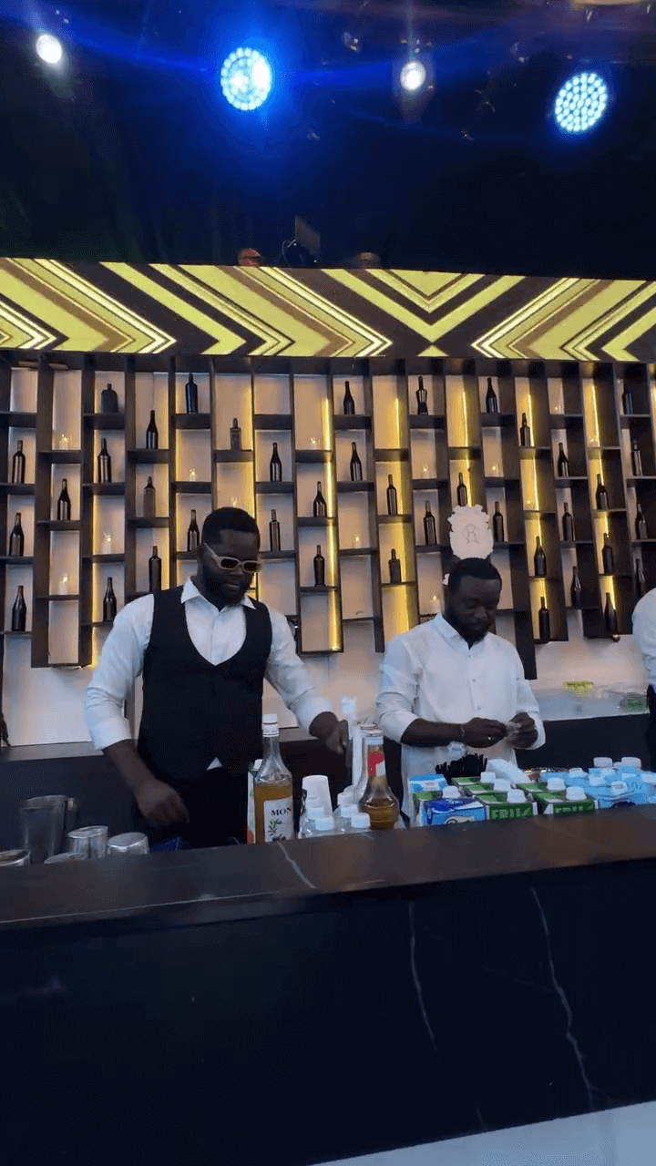 The Mobile Bar (2)